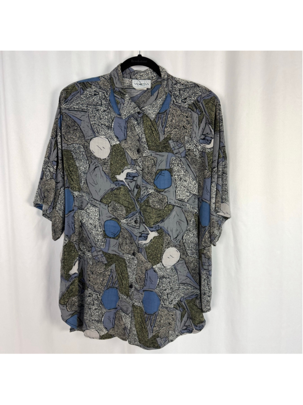 Vintage 90s Geometric Viscose Blouse: Abstract Bohemian Top
Unisex Women 26/28